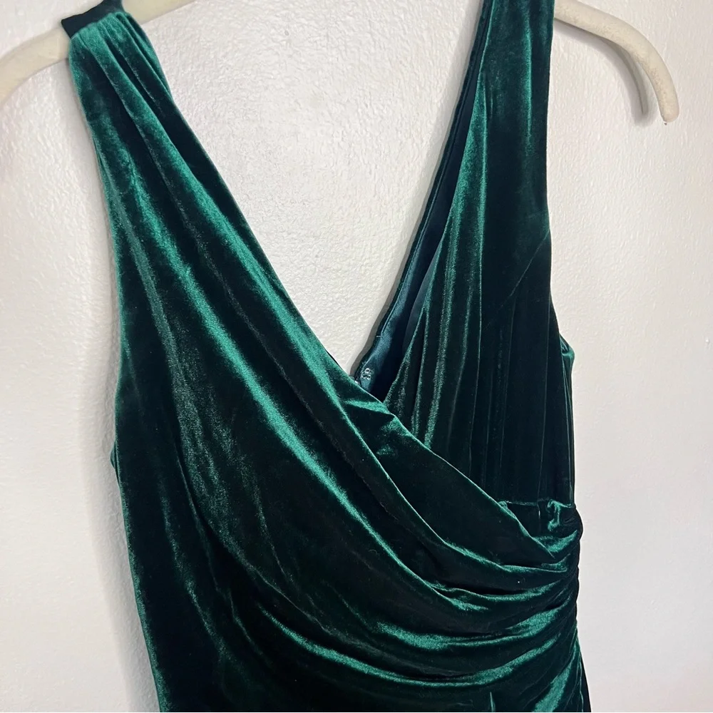 Revelry Dawson Velvet Floor Length Dress in Classic Emerald - Picture 6 of 8